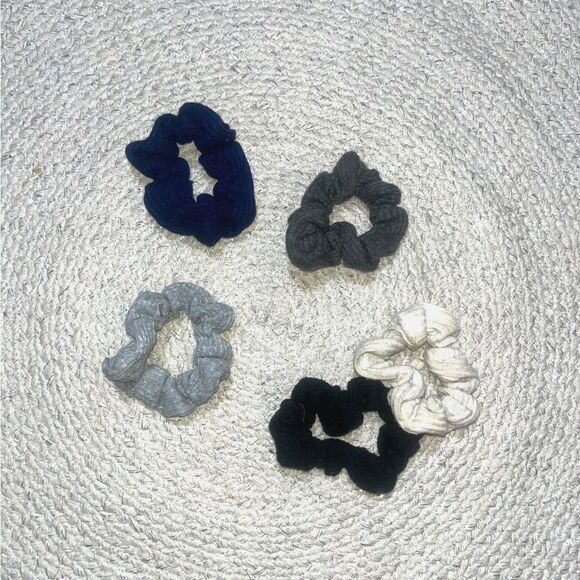 SCRUNCHIES!!! $1 Each (or 5 for $4) - Picture 6 of 6